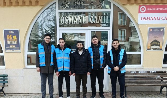 Bilecik'te KYK öğrencileri camiyi temizledi, ihtiyaç sahiplerine kumanya ulaştırdı