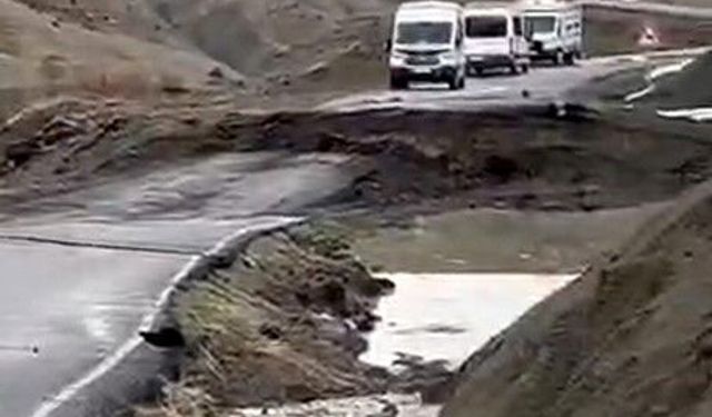 Bingöl'de toprak kayması sonucu yol çöktü: Ulaşım durdu