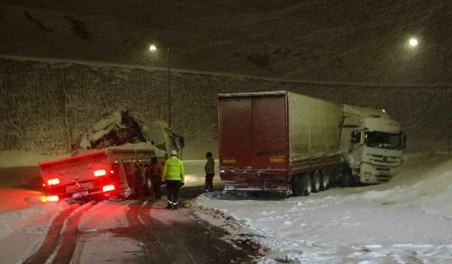 Bitlis'te kar yağışı kazaları da beraberinde getirdi