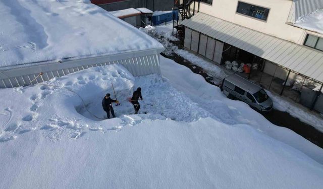 Bitlis'te tekstilciler kar yüzünden güneş panellerini kullanamıyor
