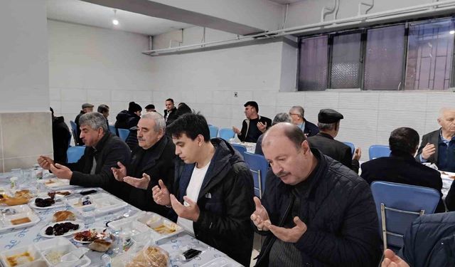 Bozcaarmut Köyü'nde gönülleri buluşturan iftar