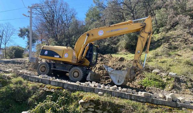 Buldan Göğüs Hastalıkları Hastanesi yolunun bakım ve onarımı yapılıyor