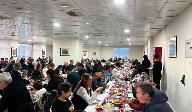 Burhaniye'de akademik ve idari personel iftarda buluştu