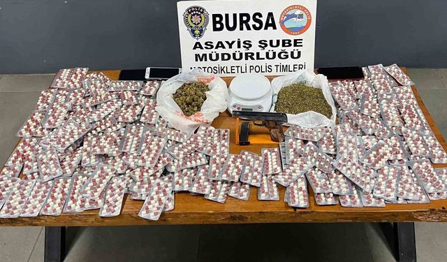 Bursa'da 'dur' ihtarına uymadı, evinden uyuşturucu ve silah çıktı