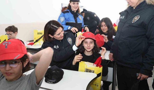 Bursa'da öğrencilere polislik tanıtımı ve güvenlik bilgilendirmesi