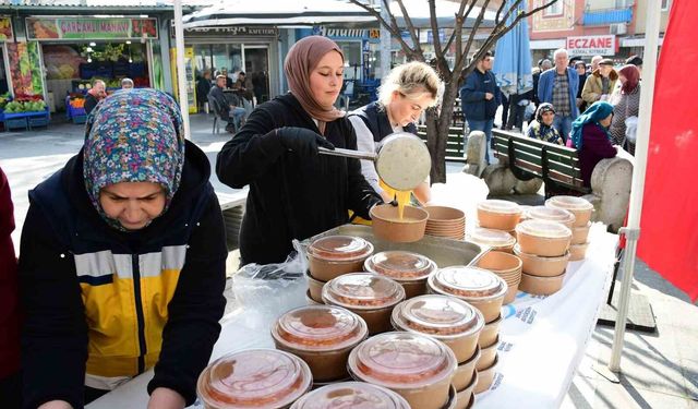 Büyükşehir'in iftar sofrası Altıeylül'de gönülleri ısıttı