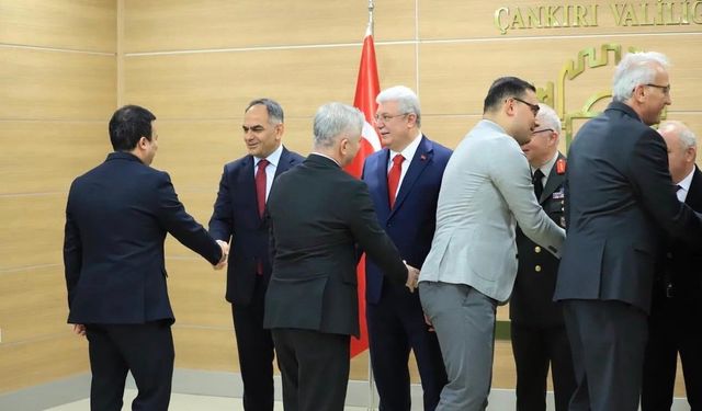 Çankırı'da protokol ile vatandaşlar bayramlaştı