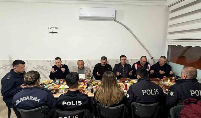 Çavdarhisar Kaymakamı Murat Ak, emniyet ve jandarma personeliyle iftarda buluştu