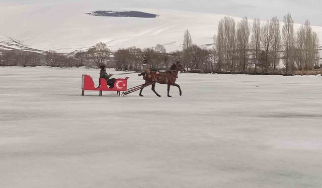 Çıldır Gölü'nde atlı kızak sezonu sona eriyor