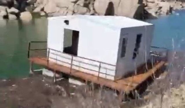 Çine Barajı'nda yüzen ev