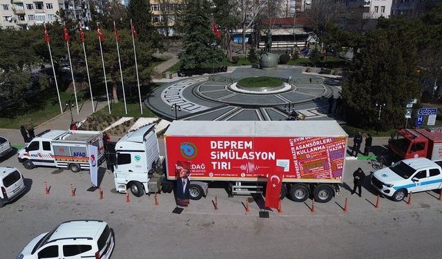 Deprem Haftası'nda simülasyon tırı sahada