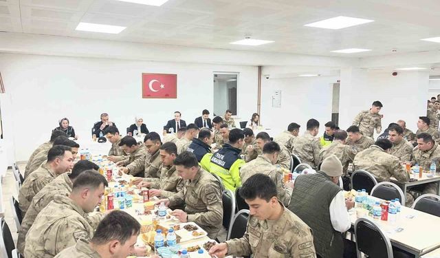 Digor Kaymakamı Ahmed Tayyib Kahraman, jandarma personeliyle iftarda buluştu