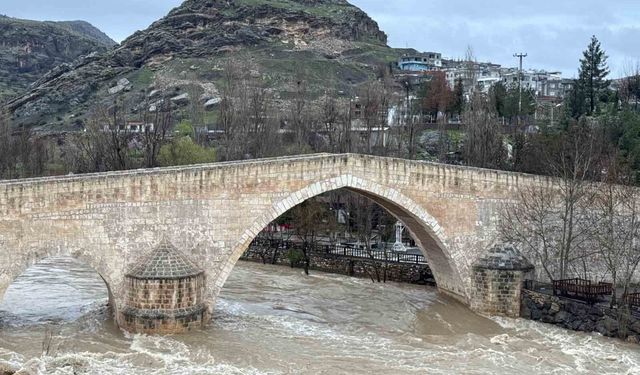 Diyarbakır'da sağanak nedeniyle akarsuların debileri arttı