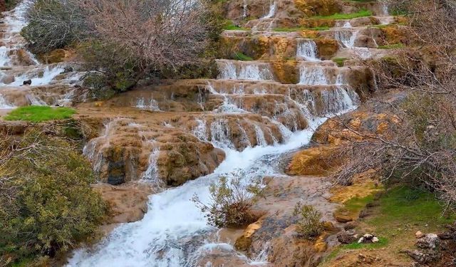 Doğaseverlerden Başdeğirmen Şelalesi'ne yoğun ilgi