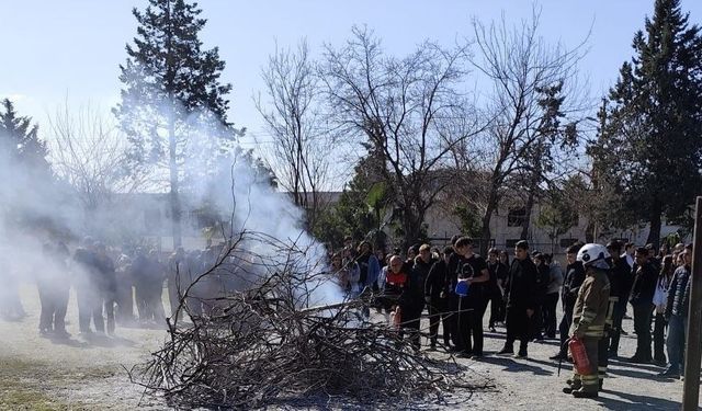 Dörtyol'da öğrencilere yangın eğitimi verildi