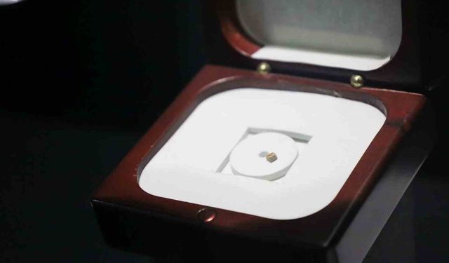 Dünyanın en küçük kitabı ve en hafif kâğıdı EÜ'de sergileniyor