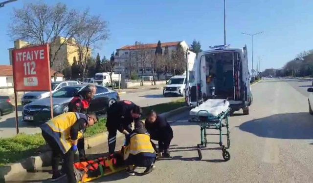 Edirne'de kırmızı ışıkta geçen yayaya araç çarptı