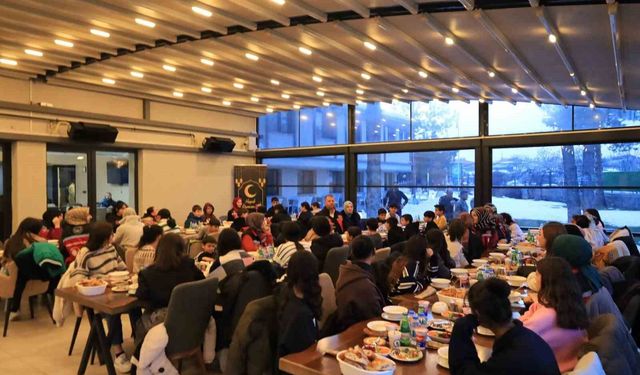 Erzincan'da Dünya Yetimler Günü dolayısıyla iftar programı düzenlendi