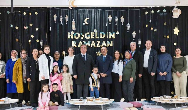 Erzincan'da üç kuşak aynı sofrada buluştu