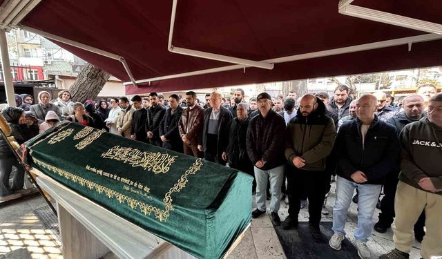Fatih'te kocası tarafından öldürülen Semiha Deniz son yolculuğuna uğurlandı