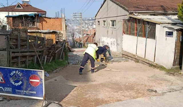Gebze'de 3 sokakta parke ve bordür çalışması yapıldı