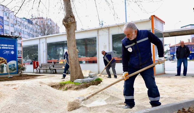 Gemlik Belediyesi'nden çarşı meydanında düzenleme çalışması