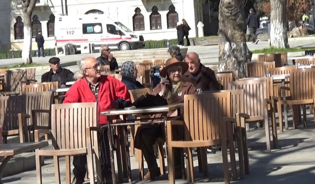 Gençler kaçıyor, emekliler yerleşiyor: Sinop'ta çalışan sayısı, emeklilerin gerisinde kaldı