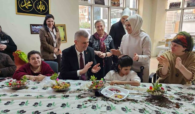 Gölcük'te engelli bireyler teraryum atölyesinde buluştu