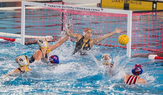 Göztepe'nin Avrupa zaferine Başkan Tugay da eşlik etti