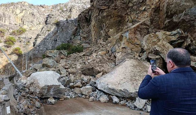 Gümüşhane-Giresun karayolu heyelan nedeniyle ulaşıma kapandı