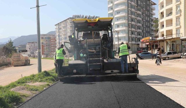 Hatay Büyükşehir Belediyesi, Yolçatı'nda asfalt serimine başladı