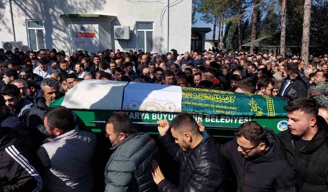 İftar vakti kazada hayatını kaybeden genç son yolculuğuna uğurlandı