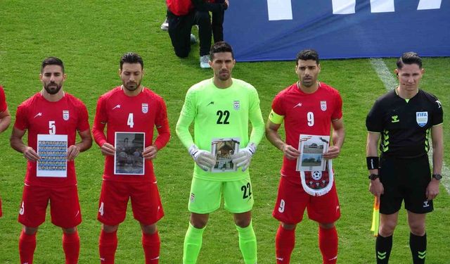 İran A Milli Futbol takımı, Kosta Rika maçına savaşta hayatını kaybeden çocukların fotoğrafıyla çıktı