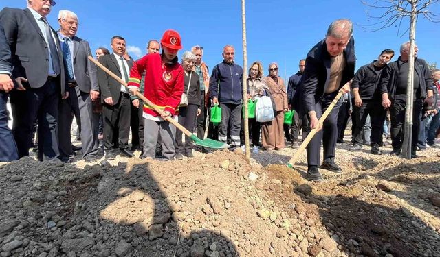 İzmir'de 4 bin 200 ağaçlık 'İtfaiye Korusu' açıldı