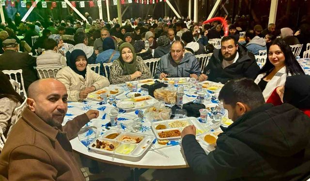 İzmir'de yaşayan Karamancalılar iftar sofrasında buluştu