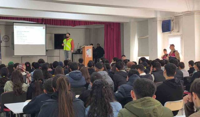 Jandarmadan öğrencilere siber güvenlik eğitimi