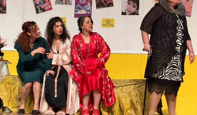 'Kadıncıklar' oyunu büyük ilgi gördü