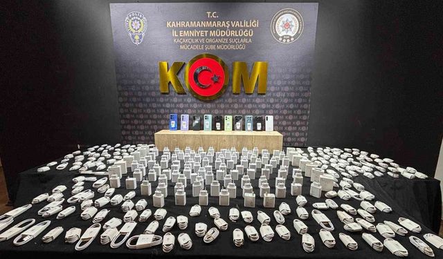 Kahramanmaraş'ta kaçak telefon ve makaron ele geçirildi