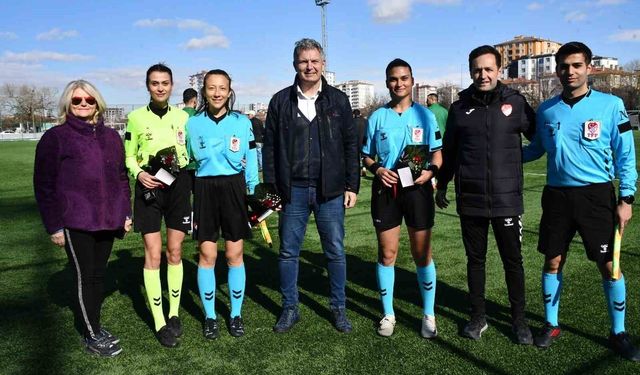 Kayseri'de kadın hakemlere 8 Mart jesti