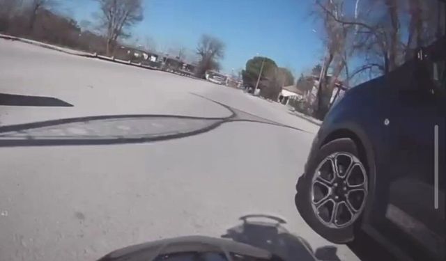 Keşan'da motosiklet hafif ticari araca çarptı: 2 kişi yaralandı