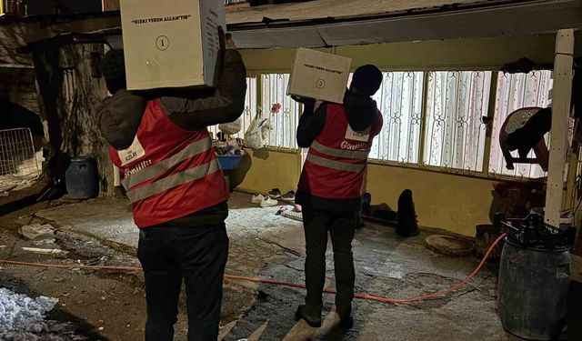 Kızılay Muradiye Şubesinden ihtiyaç sahibi ailelere gıda desteği