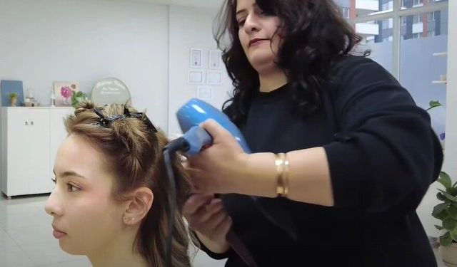 Kursiyer kadın, kendi kuaför dükkanını açtı