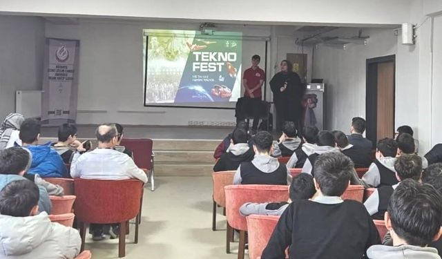 Kütahya Şehit Selim Cansız Anadolu İmam Hatip Lisesi'nde TEKNOFEST heyecanı