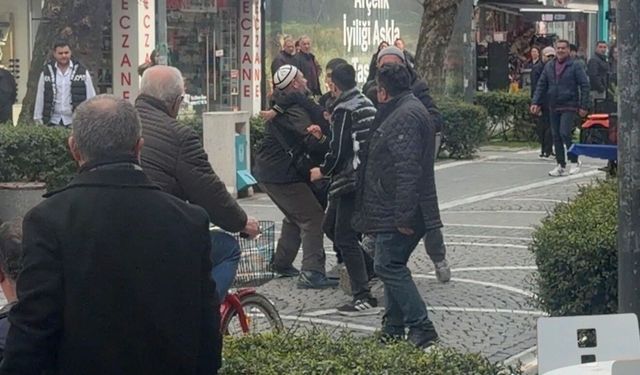 Lüleburgaz'da çocuklar kavga etti, vatandaş güçlükle ayırdı