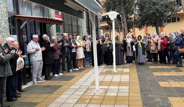 Lüleburgaz'da umre yolcuları dualarla uğurlandı