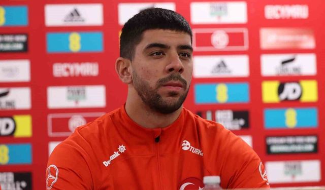 Mili futbolcu Cenk Özkacar Dünya Kupası'ndan emin