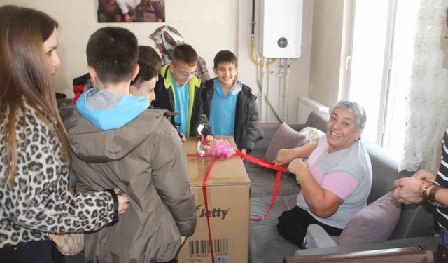 Minik öğrenciler engelli vatandaşın hayalini gerçekleştirdi