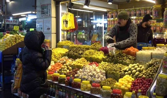 Muşmuladan kiraza 35 çeşit ürünün turşusunu kurdular