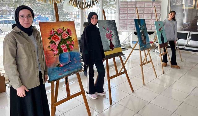 Öğrencilerin 'Kadınlar Günü' sergisi açıldı