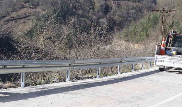 Ölüm yoluna bariyerli önlem